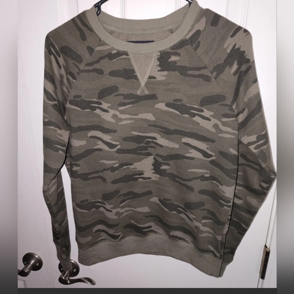 Lucky Brand Tops - Lucky Brand Green Camo  Crew Sweatshirt Sz Small